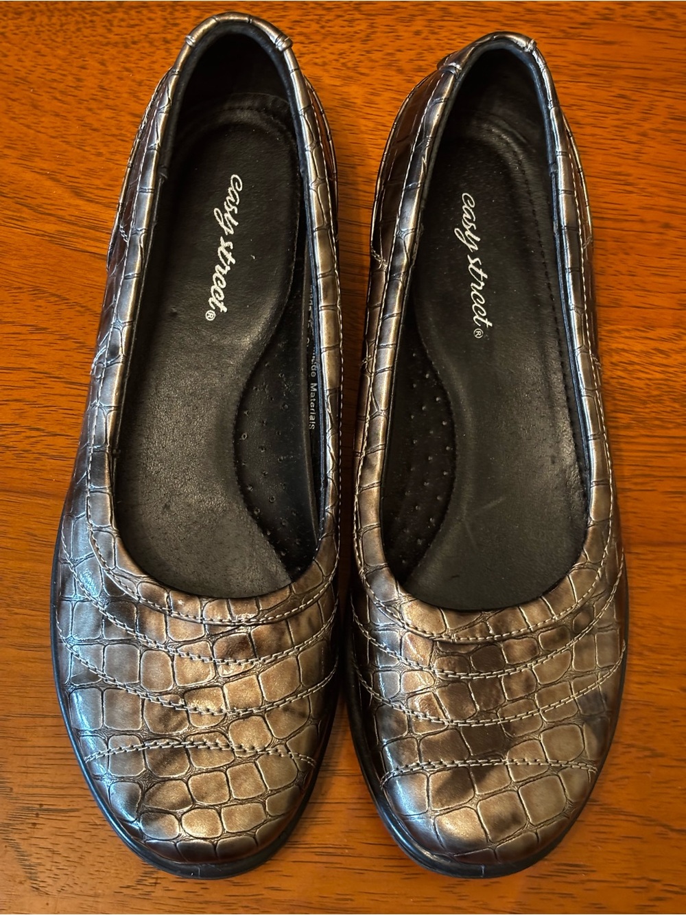New! Easy Street Women's Silver Croc Embossed Slip-On Flats Size 8.5